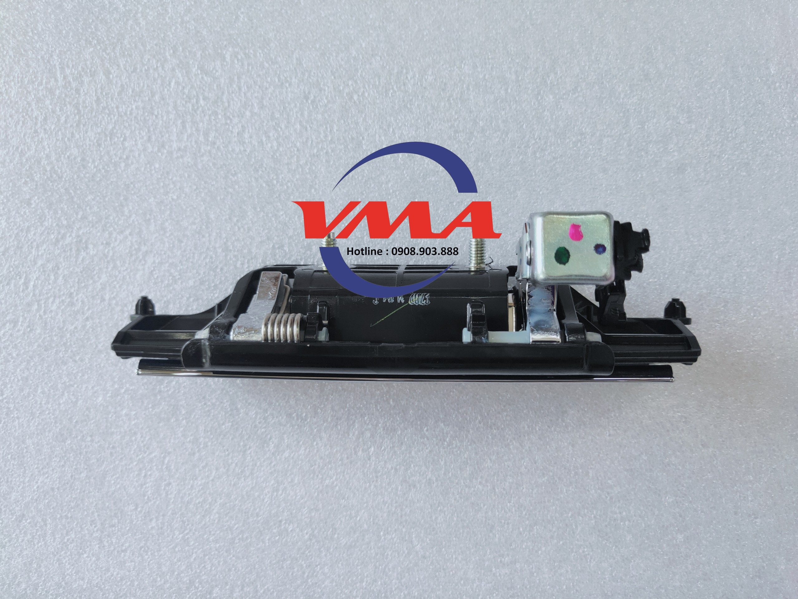 3 Tay cửa thùng sau Triton 2021