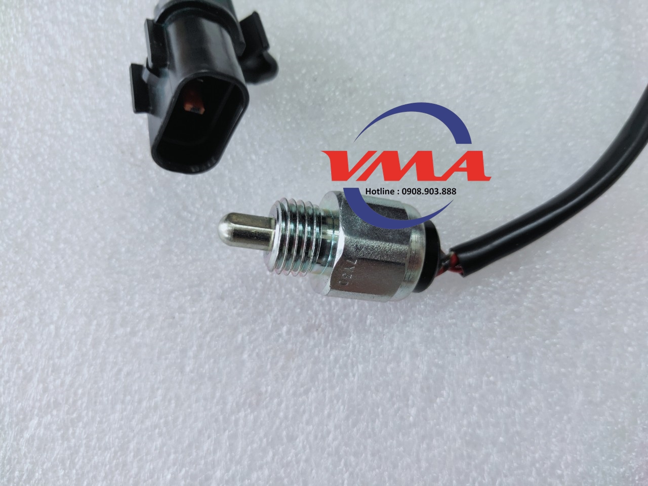 Công tắc báo lùi Mitsubishi Pajero V33