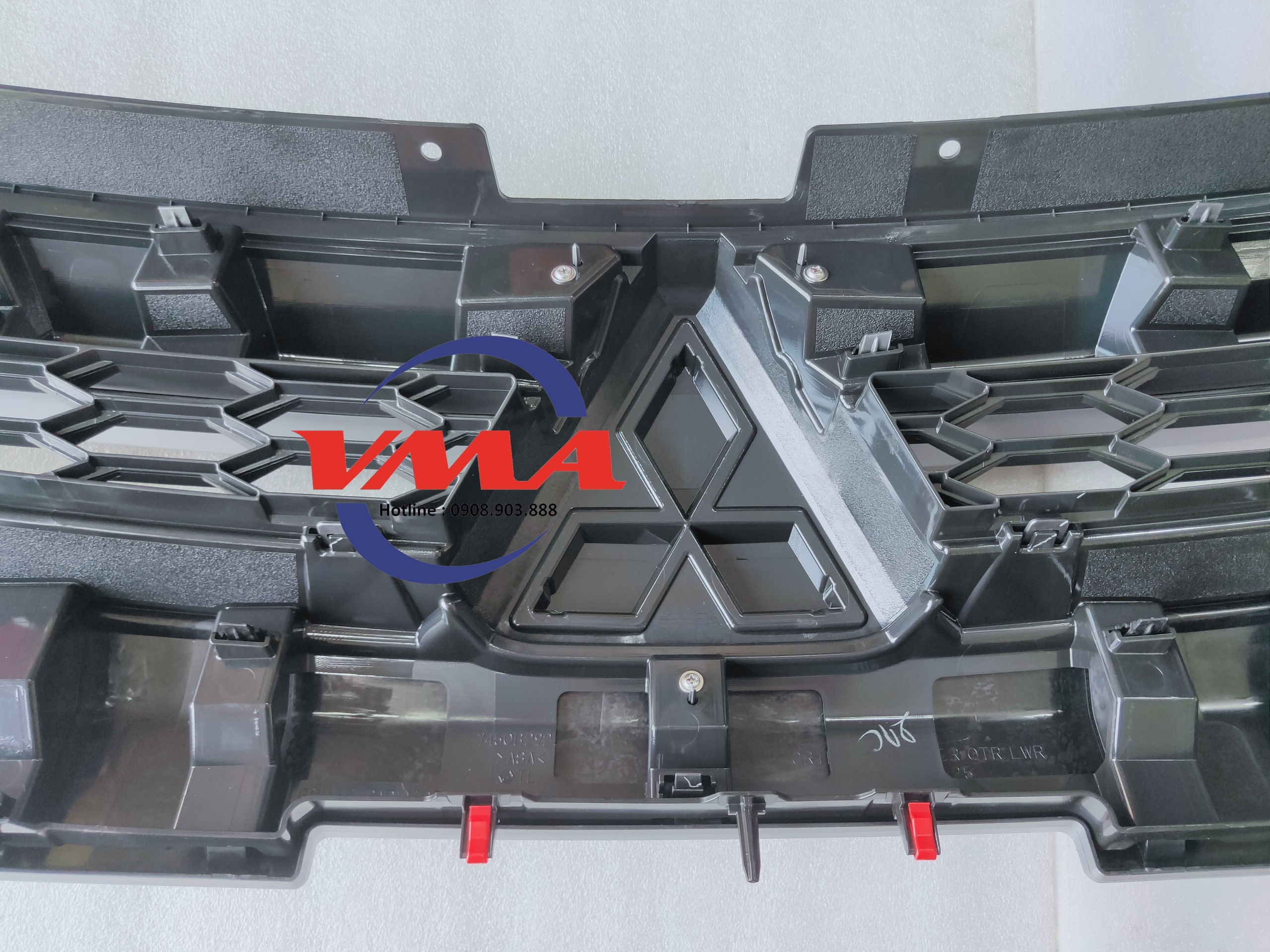 4 Mặt ga lăng Mitsubishi Triton 2019