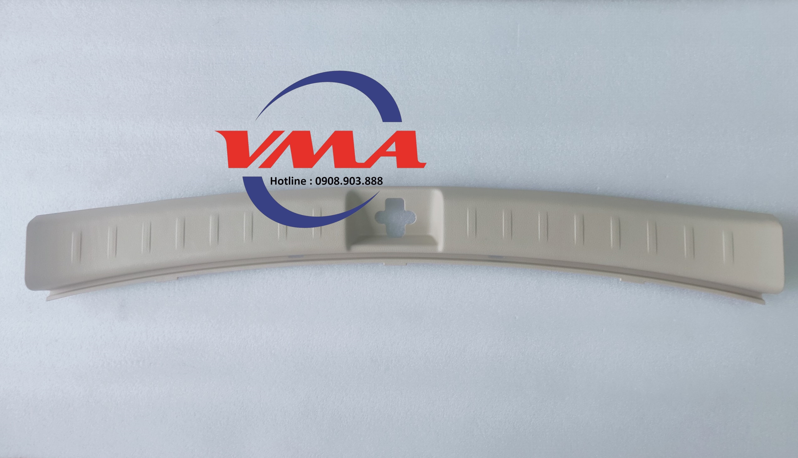 Ốp nhựa cửa hậu Xpander