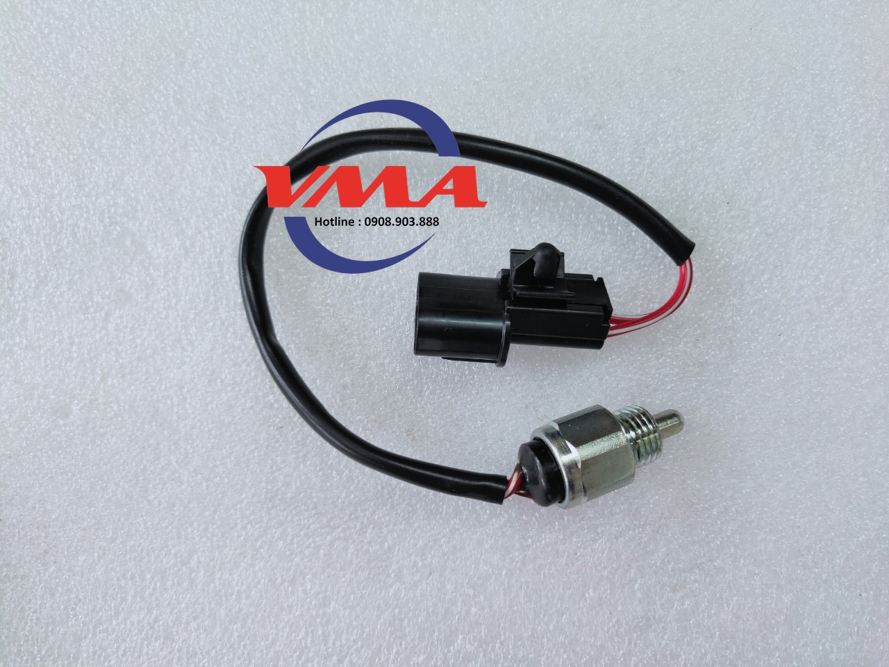 Công tắc báo lùi Pajero V33