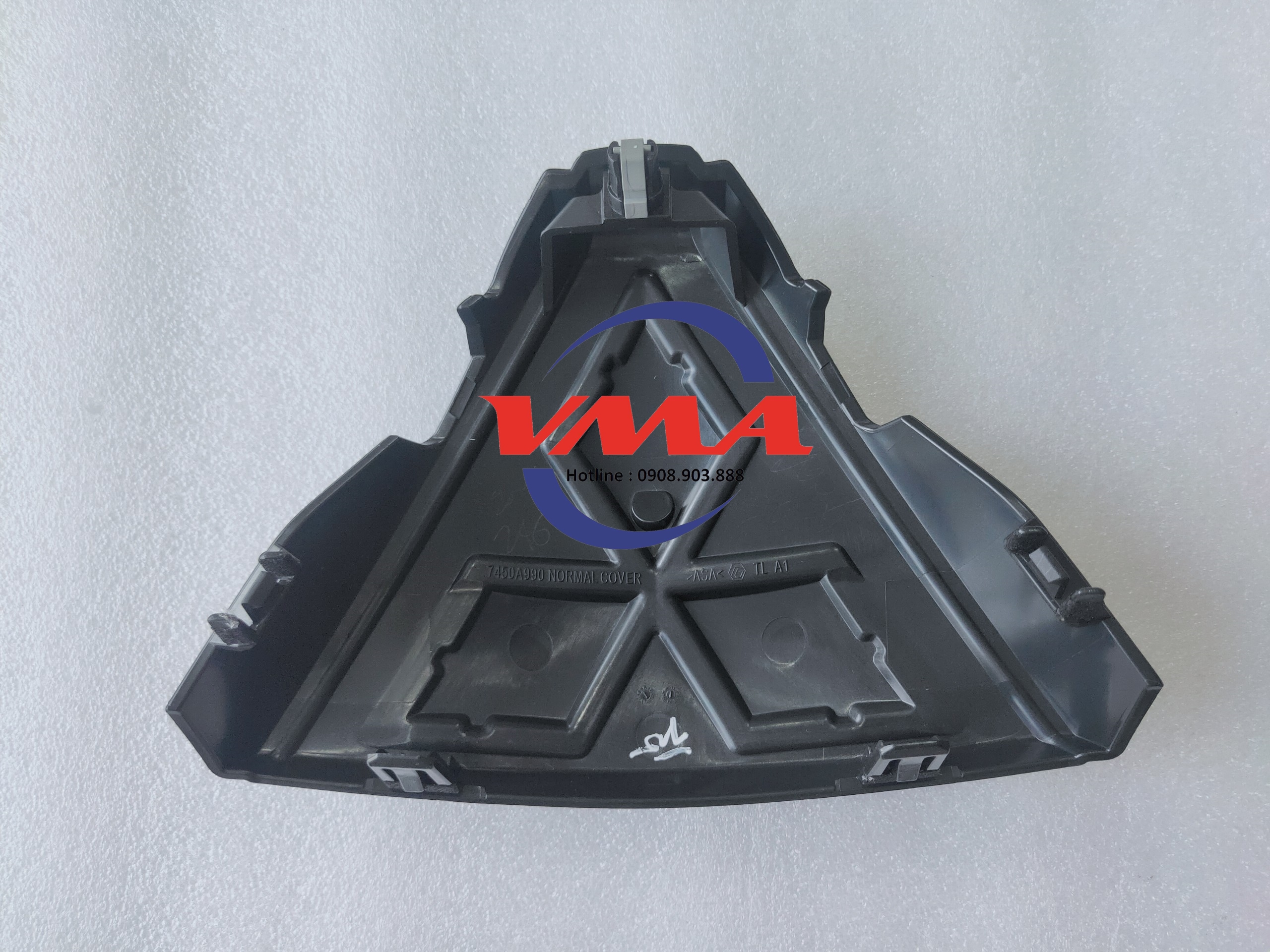 Logo và đế Mitsubishi Pajero 2019