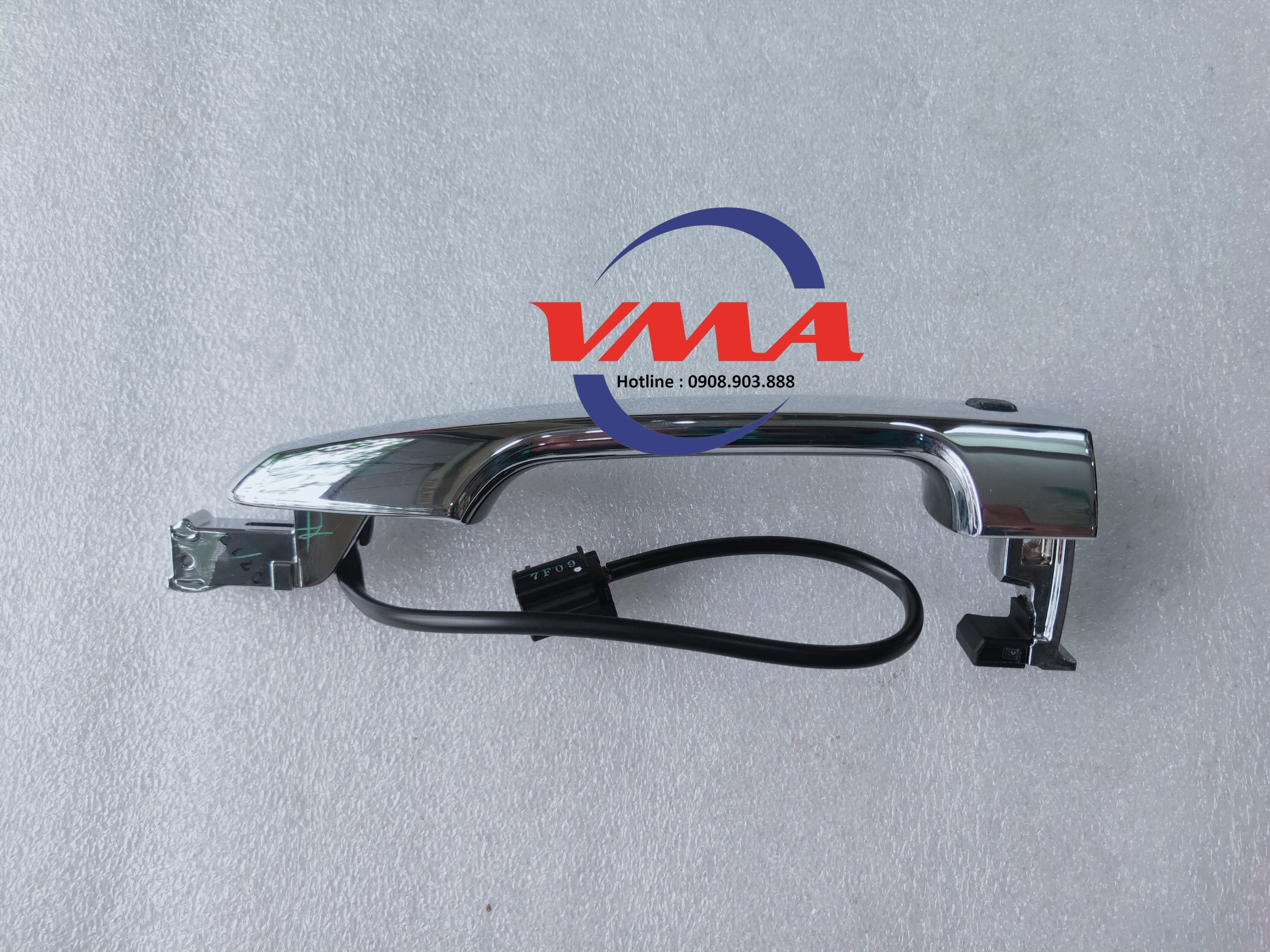 Tay mở cửa ngoài trước trái PS 2021