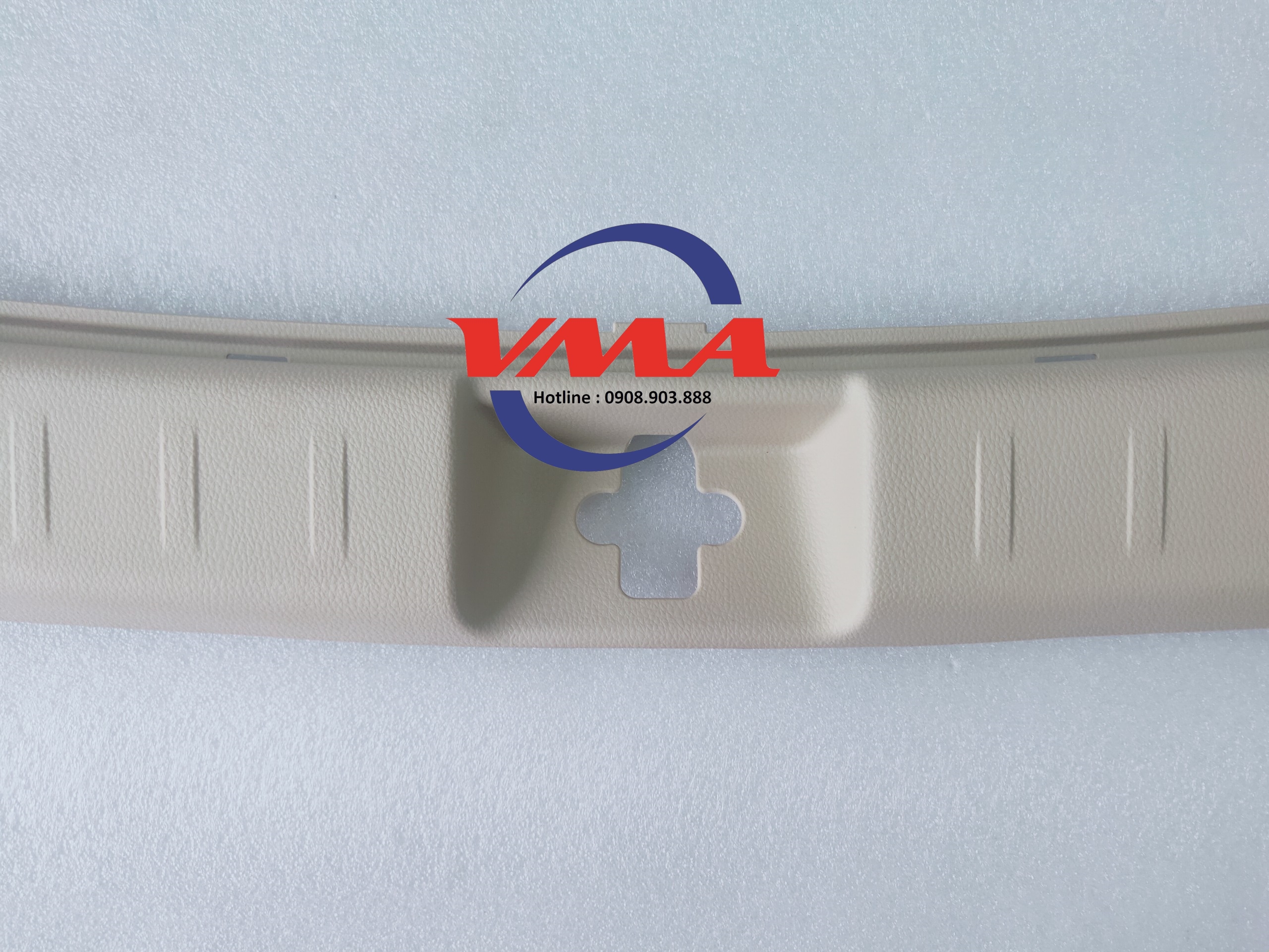 Ốp nhựa cửa hậu Xpander